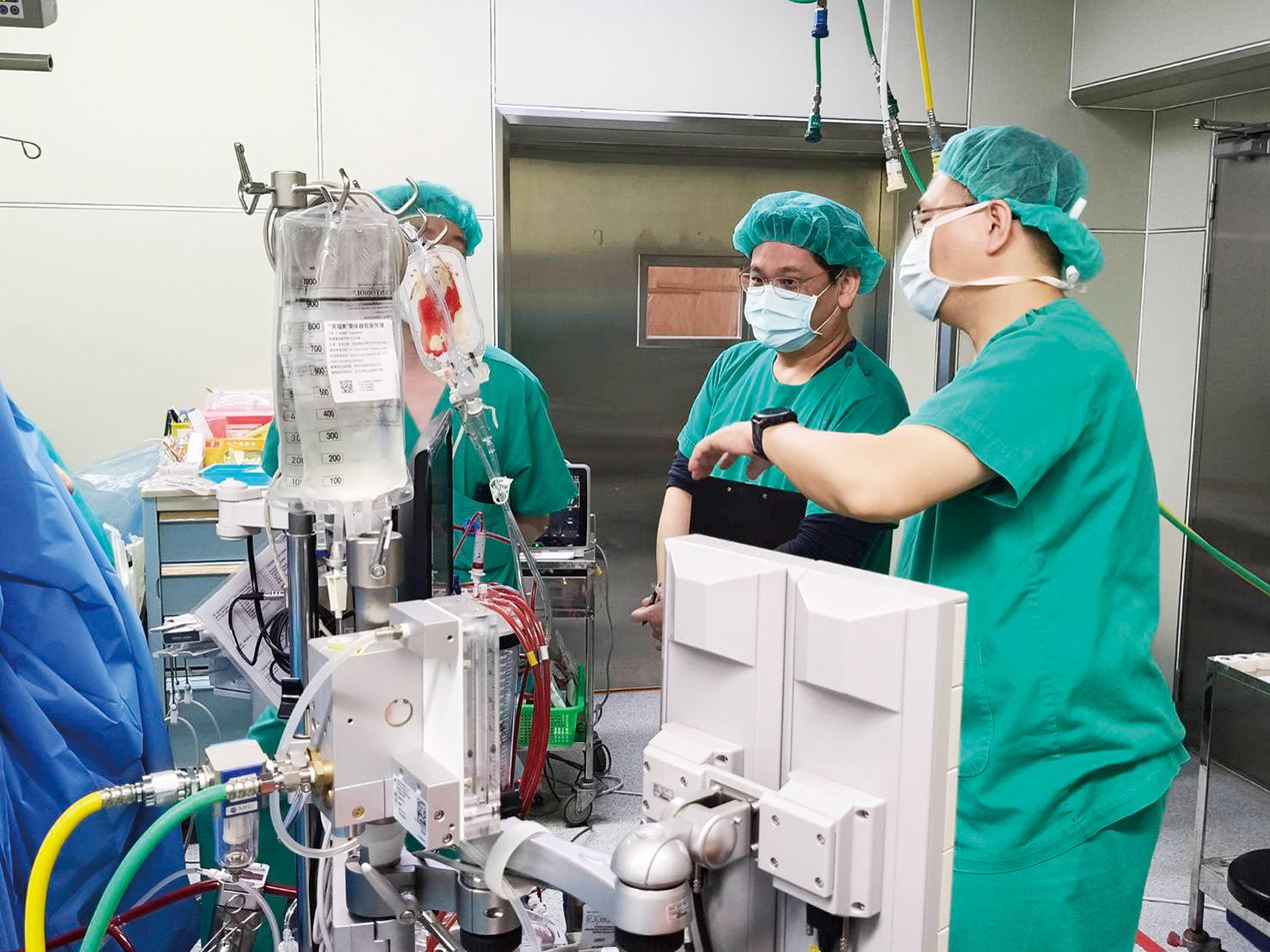 國防部軍醫局蔡建松局長領軍完成澎湖第6例開心手術